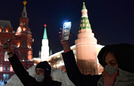 Флешмоб с включенными фонариками 