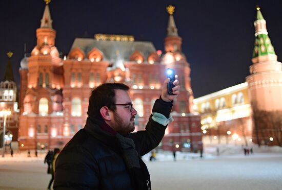 Флешмоб с включенными фонариками 