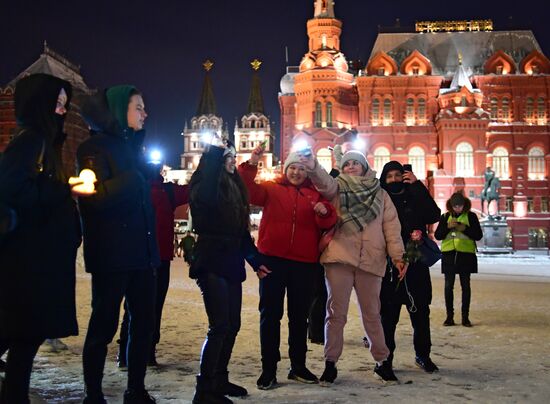 Флешмоб с включенными фонариками 