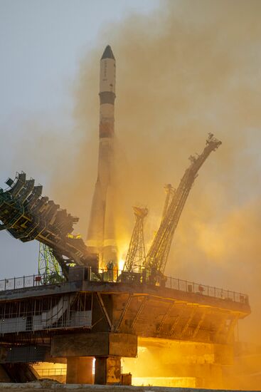 Запуск РН "Союз-2-1а" с грузовым кораблем "Прогресс МС-16" с космодрома Байконур