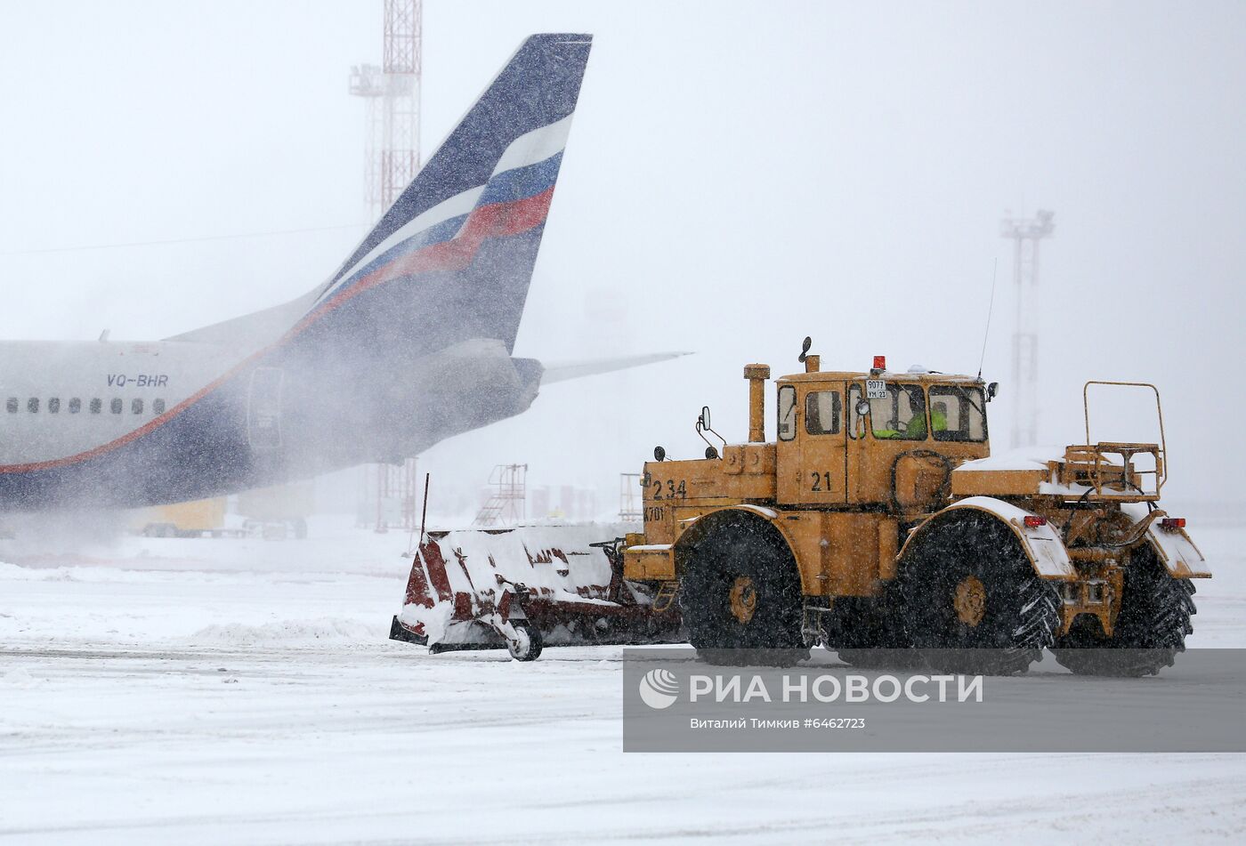 Уборка снега в аэропорту Краснодара