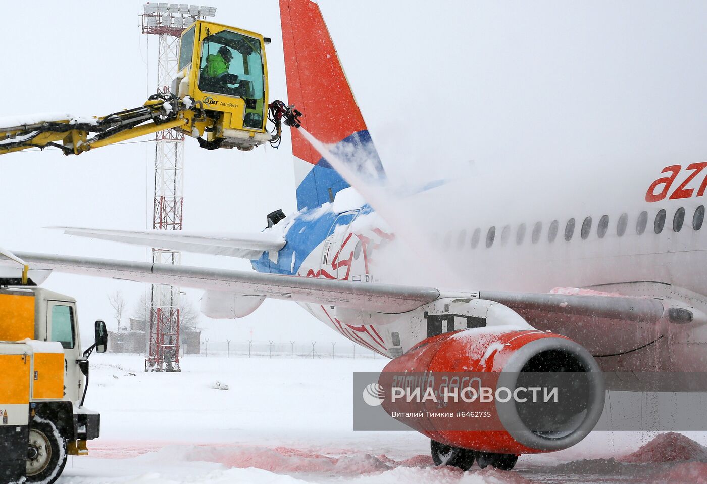 Уборка снега в аэропорту Краснодара