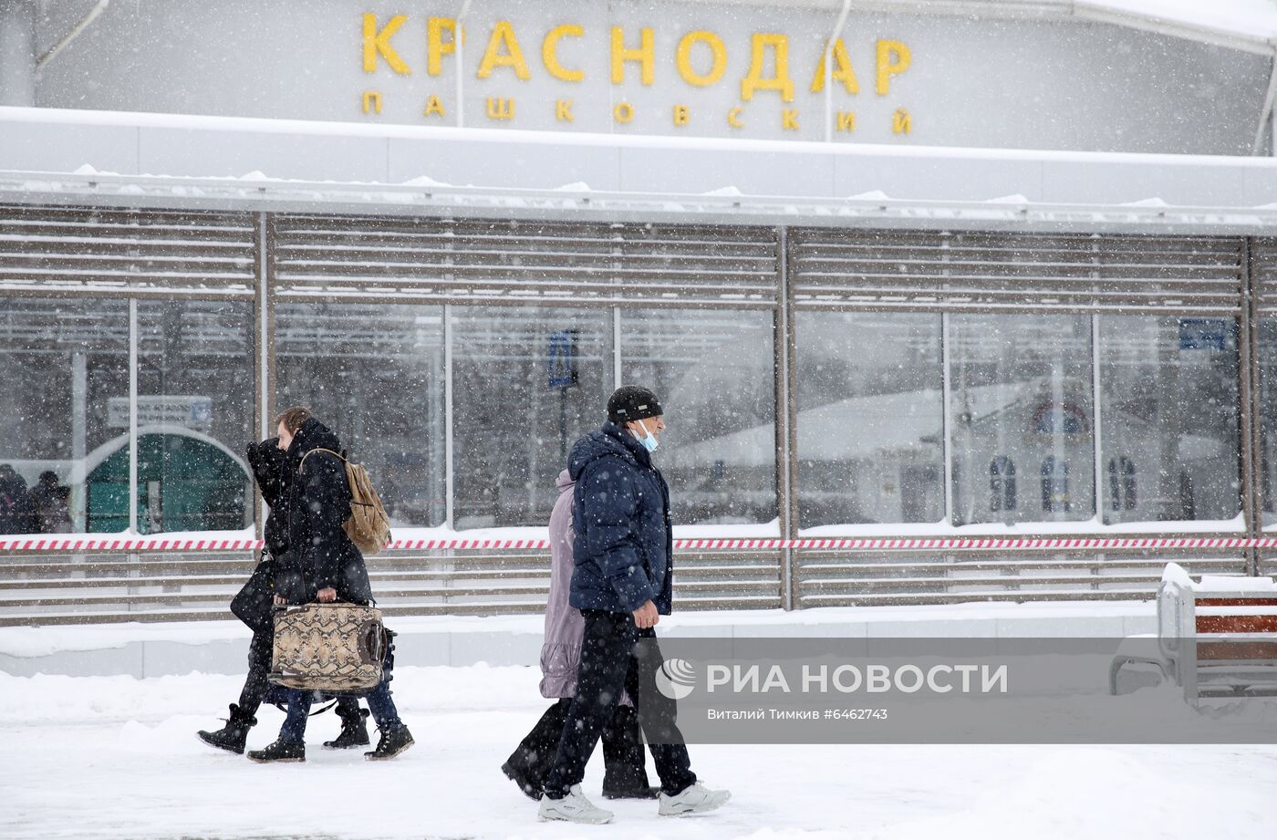 Уборка снега в аэропорту Краснодара