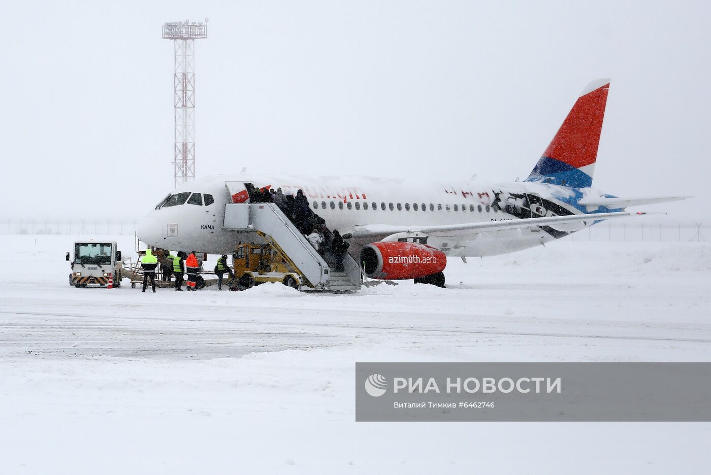 Уборка снега в аэропорту Краснодара