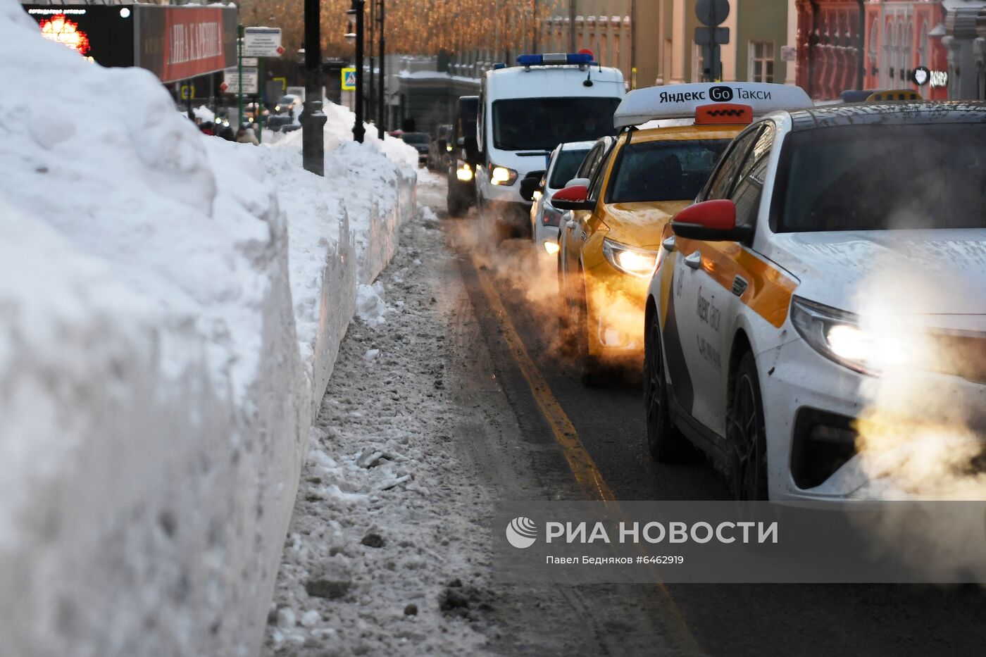 Последствия снегопада в Москве