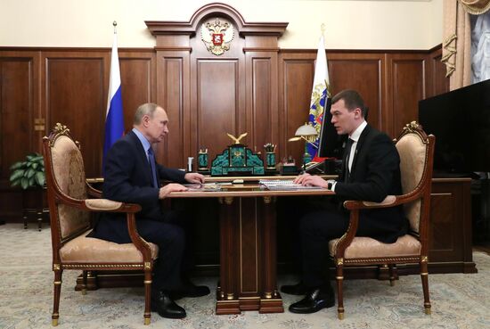 Президент РФ В. Путин встретился с врио губернатора Хабаровского края М. Дегтяревым