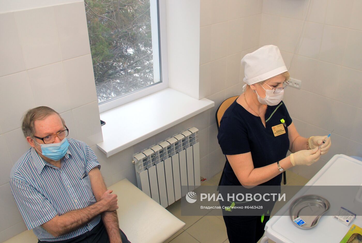 Американец привился вакциной "Спутник V" в Крыму