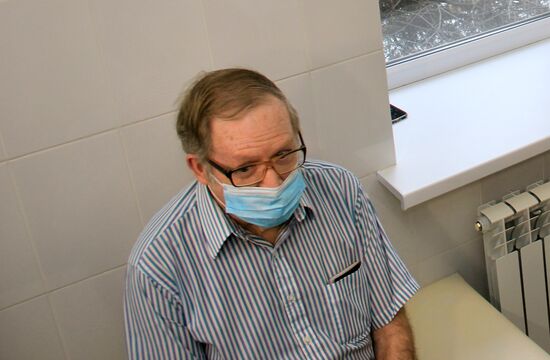 Американец привился вакциной "Спутник V" в Крыму