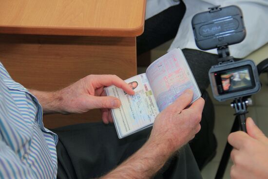 Американец привился вакциной "Спутник V" в Крыму