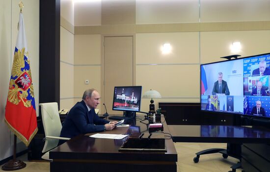 Президент РФ В. Путин провел встречу с руководителями фракций Госдумы РФ