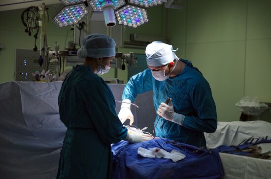 Работа спинальных хирургов в Краснодарской краевой больнице