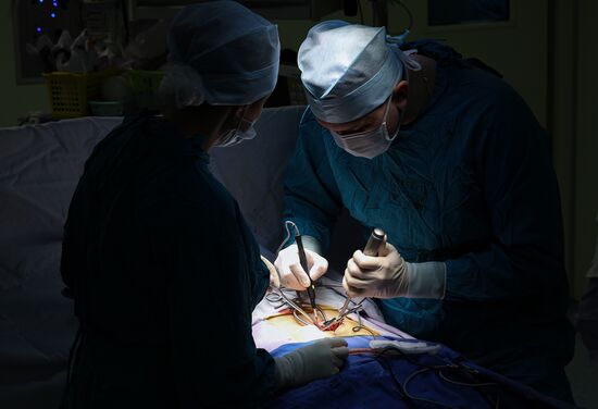 Работа спинальных хирургов в Краснодарской краевой больнице