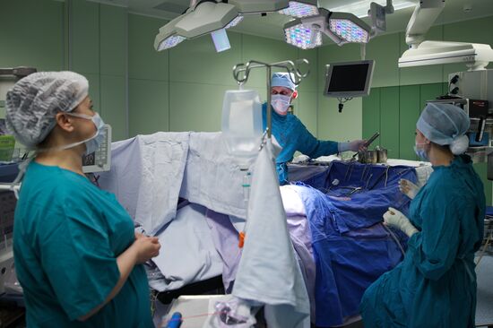 Работа спинальных хирургов в Краснодарской краевой больнице