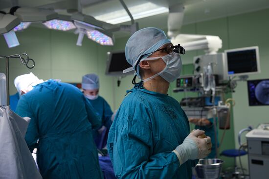 Работа спинальных хирургов в Краснодарской краевой больнице