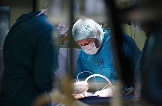 Работа спинальных хирургов в Краснодарской краевой больнице