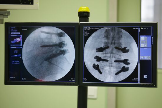 Работа спинальных хирургов в Краснодарской краевой больнице