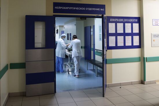 Работа спинальных хирургов в Краснодарской краевой больнице