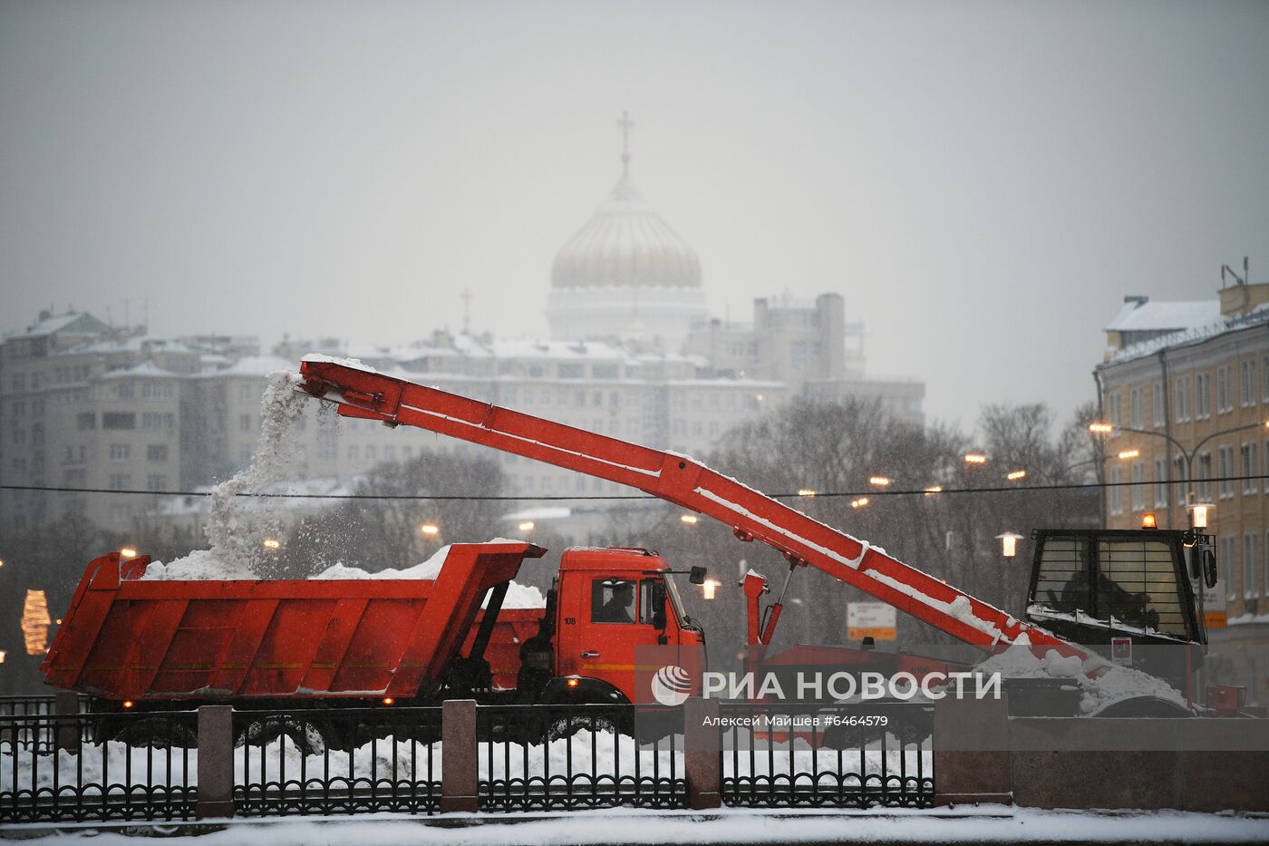 Последствия снегопада в Москве