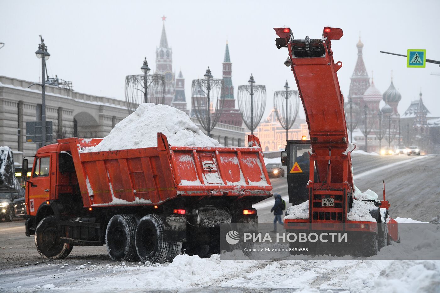 Последствия снегопада в Москве