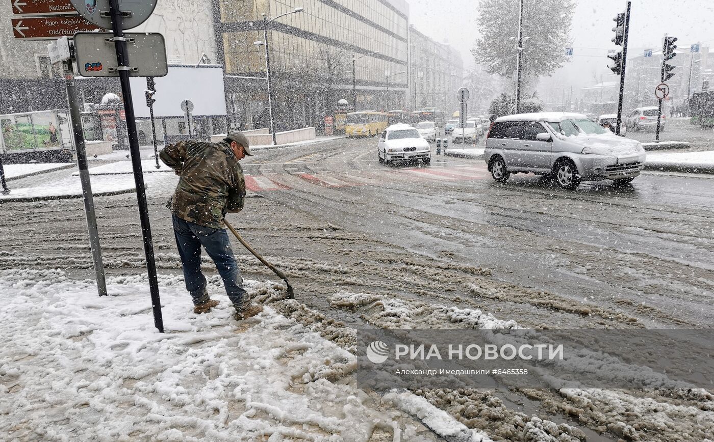 Последствия снегопада в Тбилиси