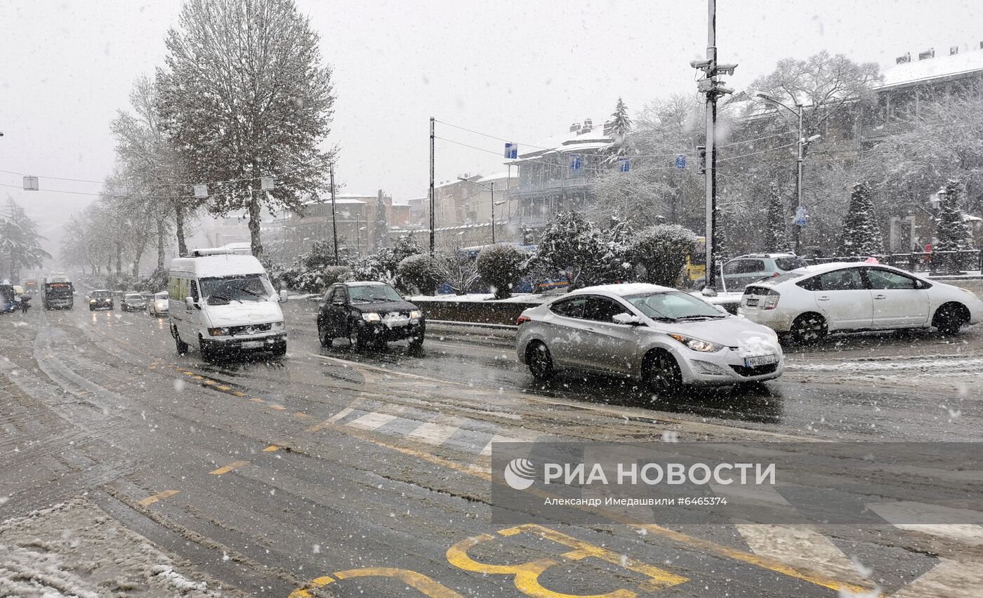 Последствия снегопада в Тбилиси