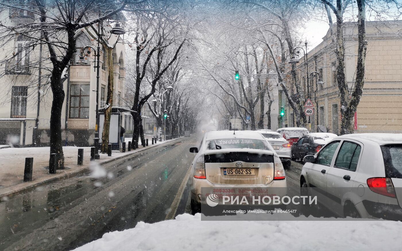 Последствия снегопада в Тбилиси