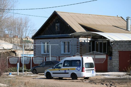 Пожилых жителей Волгограда бесплатно отвозят на вакцинацию от COVID-19