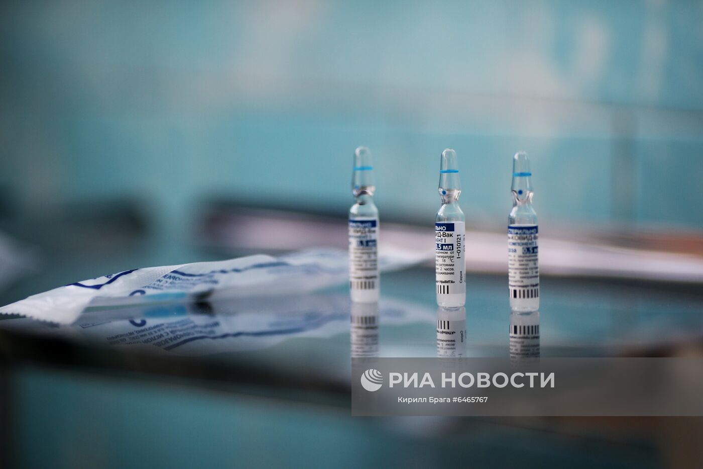Российская вакцина "Спутник V" в городской больнице "Ленинская ЦРБ" в городе Ленинск. Место: Россия, Волгоградская область. Автор: Кирилл Брага/РИА Новости. Пожилых жителей Волгограда бесплатно отвозят на вакцинацию от COVID-19