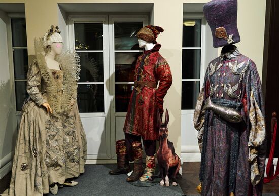 Выставка костюмов к фильму "Конёк-Горбунок"
