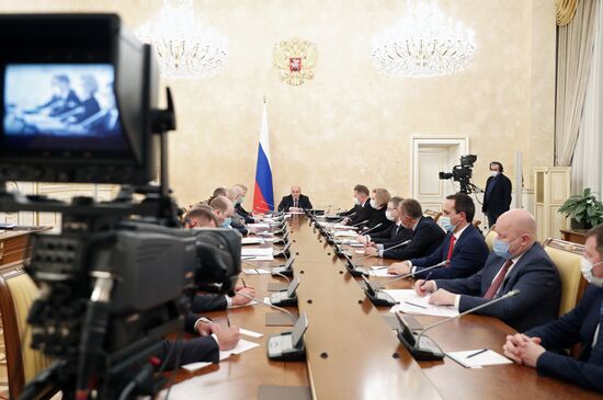 Премьер-министр РФ М. Мишустин провел совещание по вопросу вакцин для профилактики COVID-19