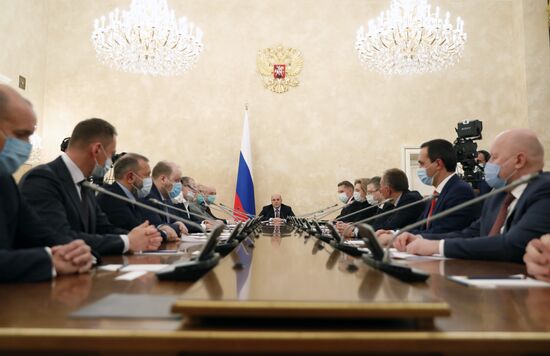 Премьер-министр РФ М. Мишустин провел совещание по вопросу вакцин для профилактики COVID-19