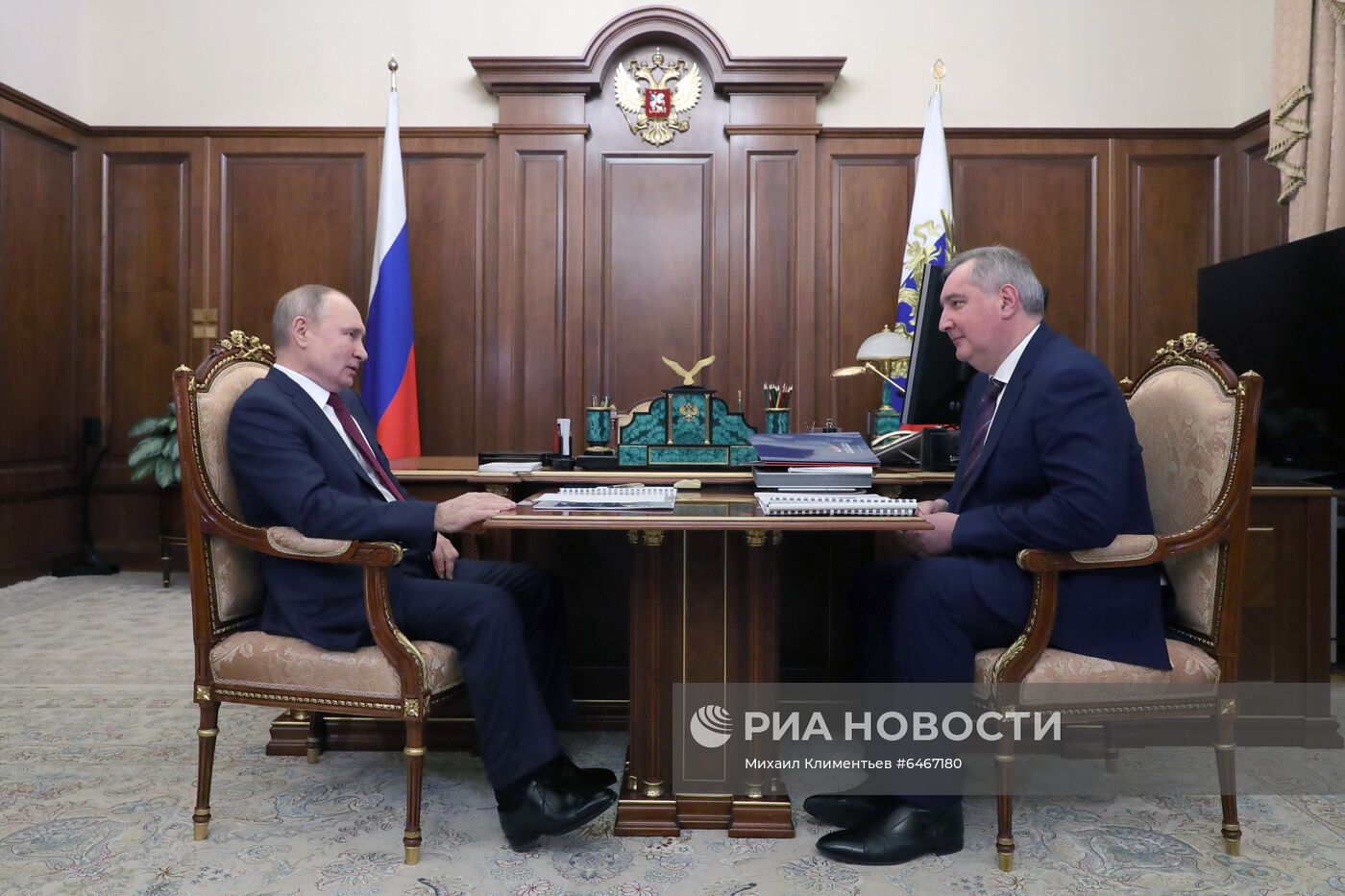 Президент РФ В. Путин встретился с главой госкорпорации "Роскосмос" Д. Рогозиным