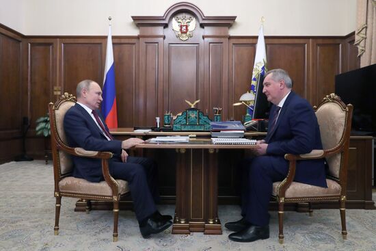 Президент РФ В. Путин встретился с главой госкорпорации "Роскосмос" Д. Рогозиным