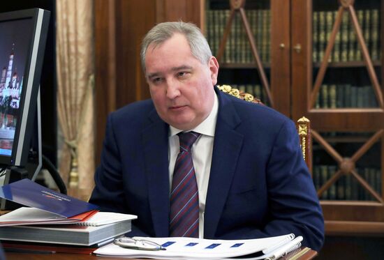 Президент РФ В. Путин встретился с главой госкорпорации "Роскосмос" Д. Рогозиным