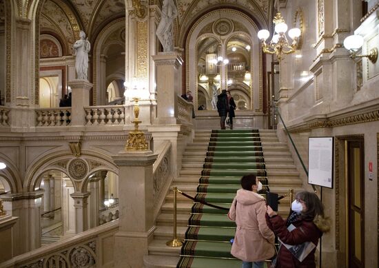 Венская опера открылась для посетителей
