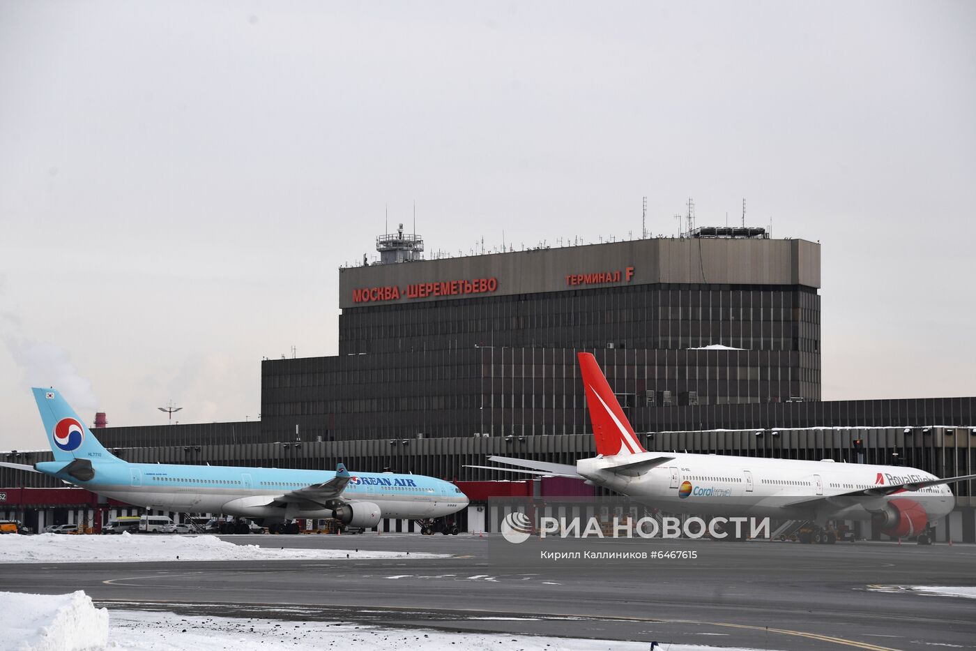 Ульяновск москва шереметьево. Шереметьево терминал в. Аэропорт Москва Шереметьево. Шереметьево 2004. Боинг 777 аэропорт Шереметьево.