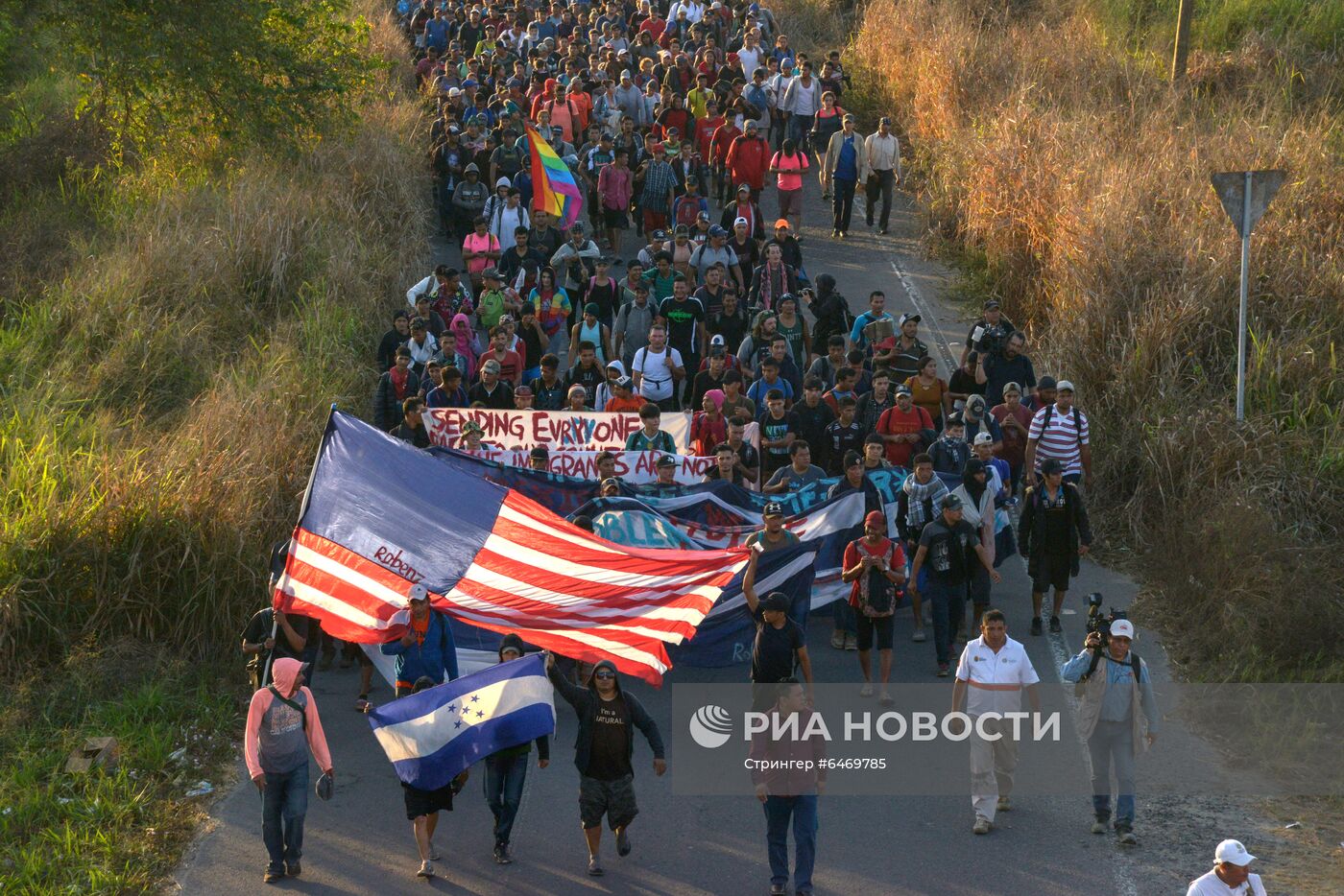 Караван мигрантов из Гондураса приближается к США