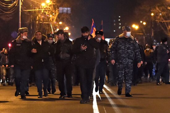 Акция протеста против премьера Армении Н. Пашиняна