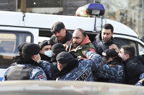 Акция протеста против премьера Армении Н. Пашиняна