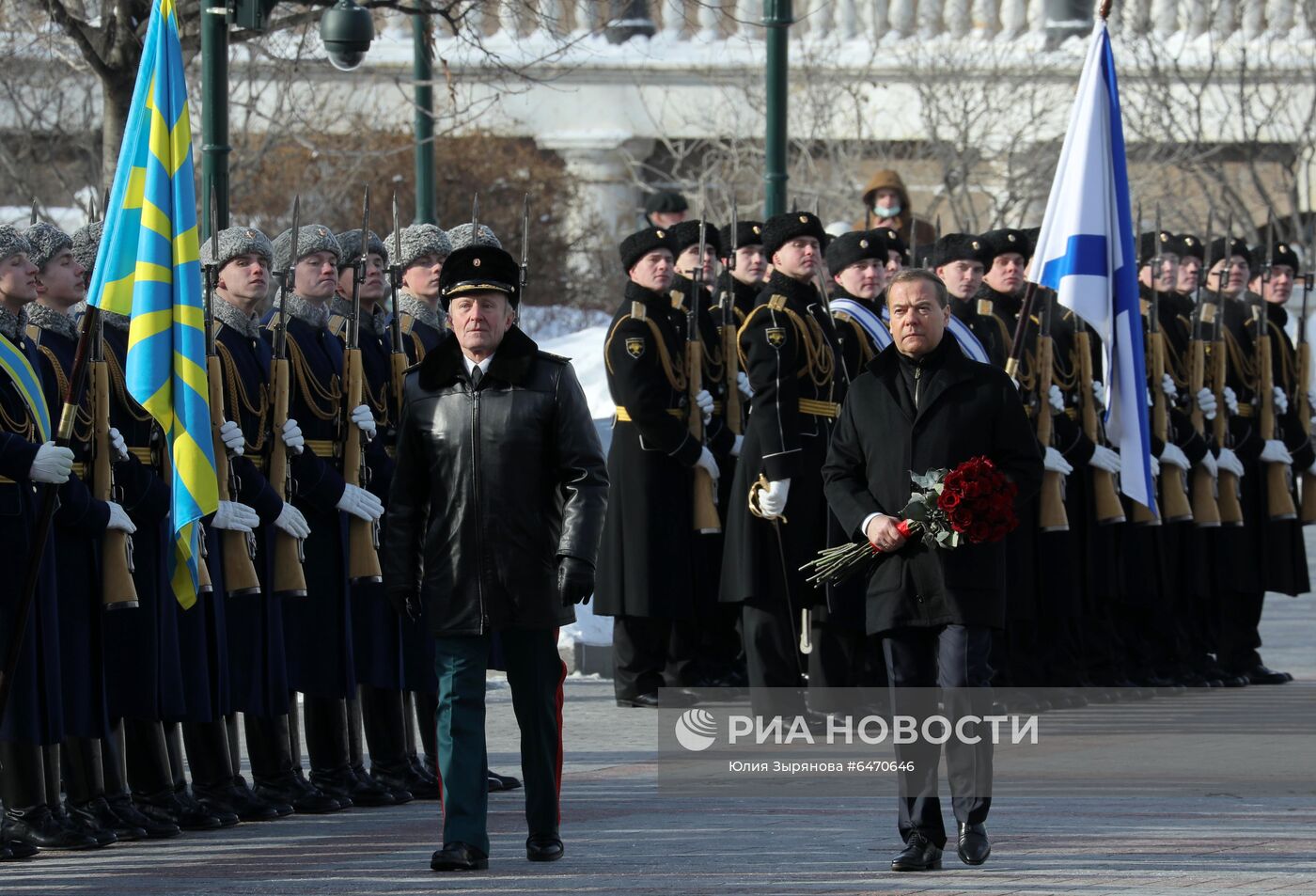 Зампред Совбеза РФ, председатель "Единой России" Д. Медведев возложил цветы к Могиле Неизвестного Солдата