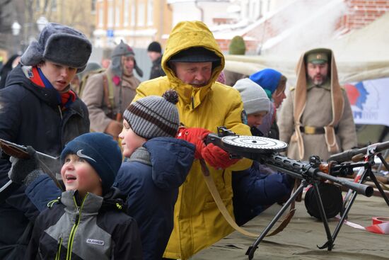 Празднование Дня защитника Отечества в Москве