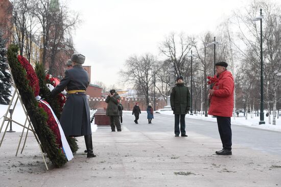 Возложение венков к Могиле Неизвестного Солдата в честь Дня защитника Отечества 