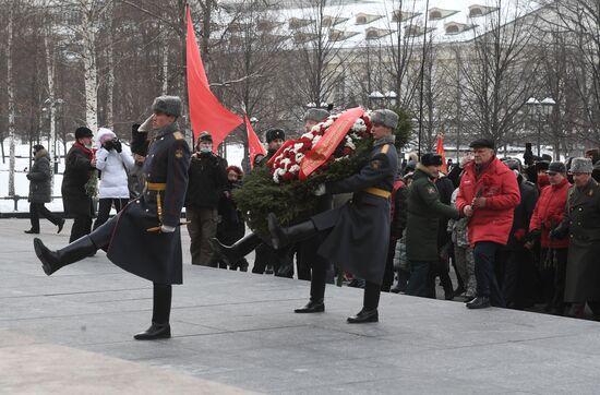 Возложение венков к Могиле Неизвестного Солдата в честь Дня защитника Отечества 