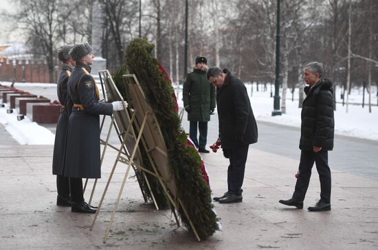 Возложение венков к Могиле Неизвестного Солдата в честь Дня защитника Отечества 