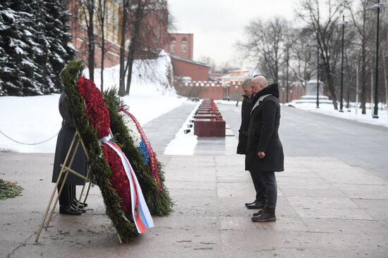 Возложение венков к Могиле Неизвестного Солдата в честь Дня защитника Отечества 