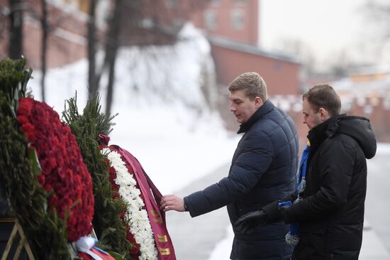 Возложение венков к Могиле Неизвестного Солдата в честь Дня защитника Отечества 