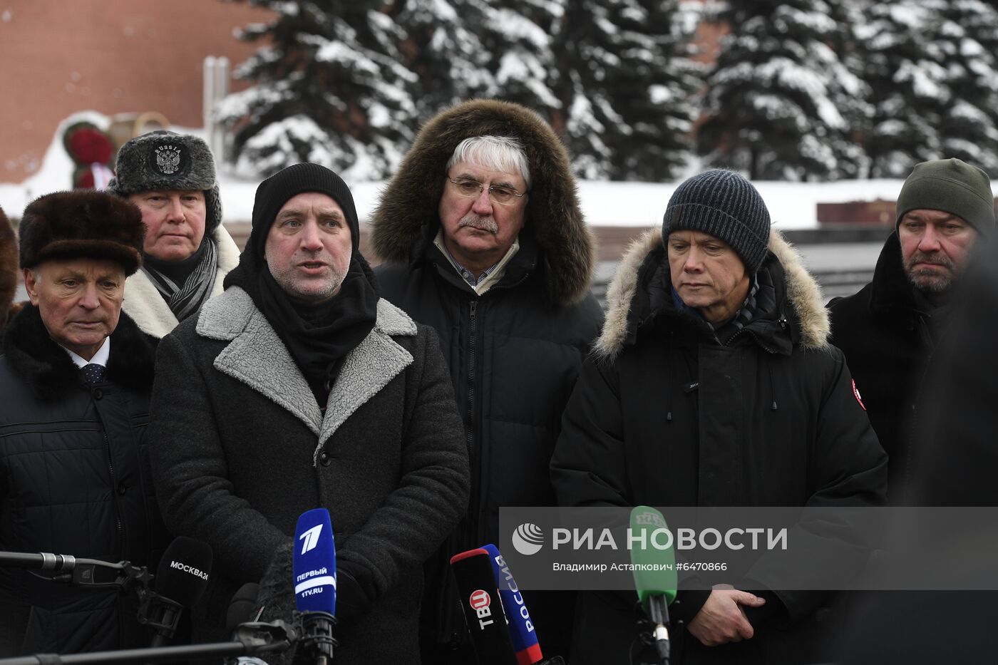 Возложение венков к Могиле Неизвестного Солдата в честь Дня защитника Отечества 