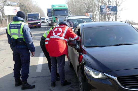 В Украине из-за новой вспышки коронавируса разворачивают карантинные блокпосты