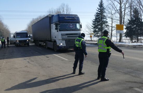 В Украине из-за новой вспышки коронавируса разворачивают карантинные блокпосты