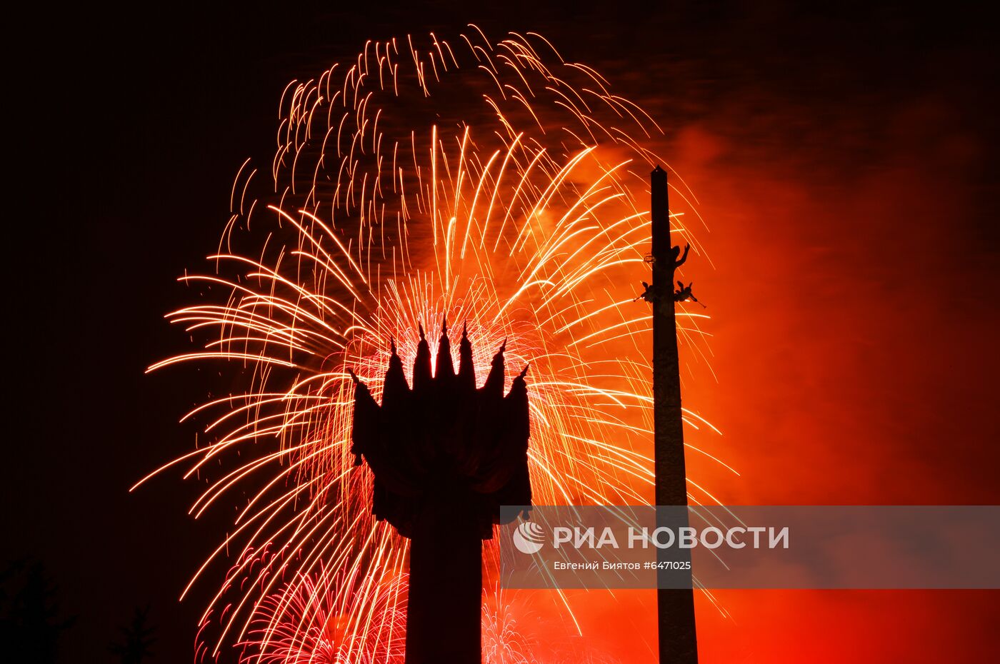 Салют в честь Дня защитника Отечества